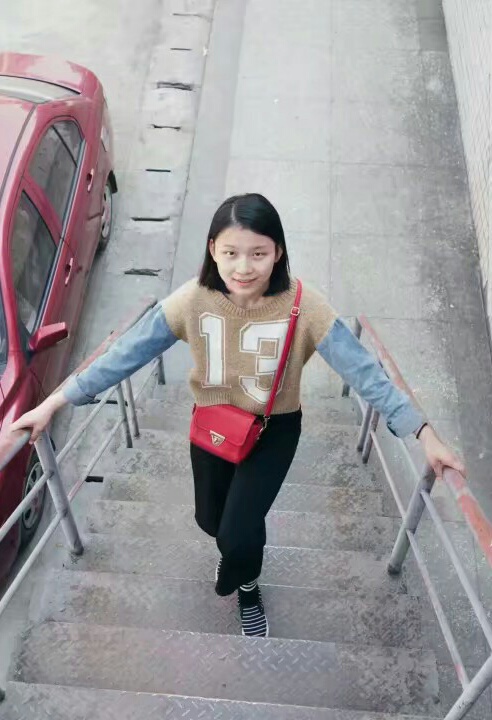 何教员的照片_成都