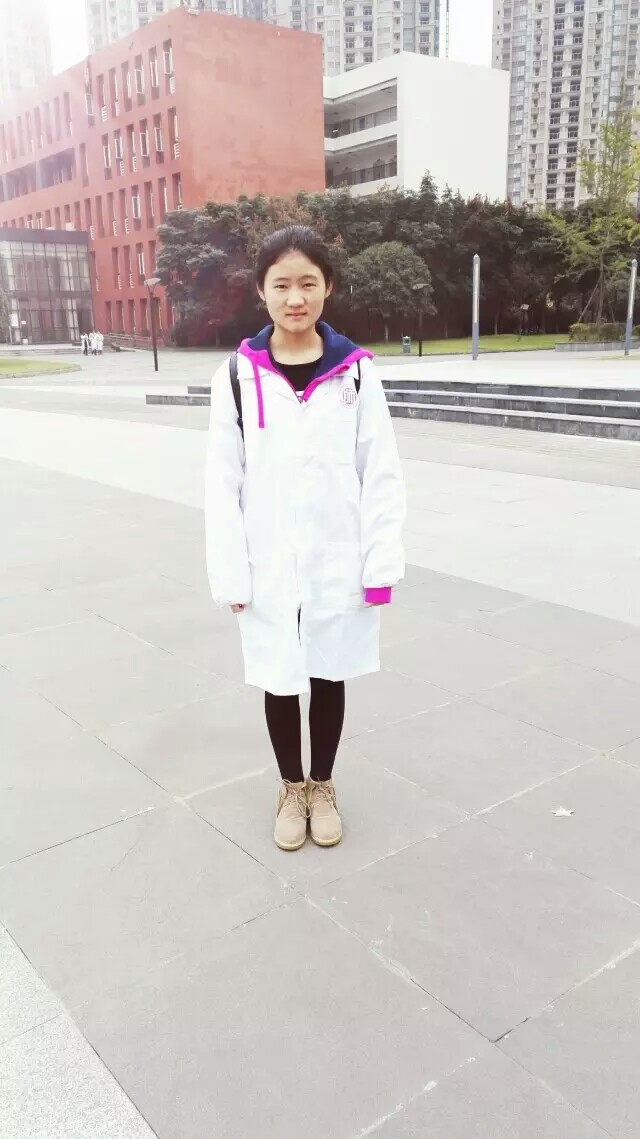 管教员的照片_成都