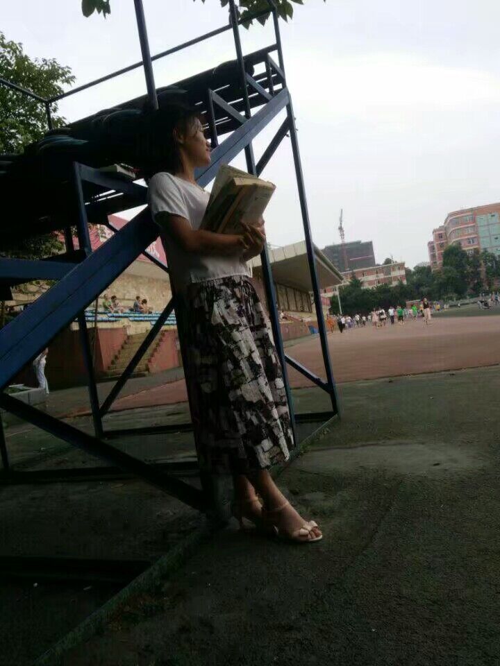 张教员的照片_成都